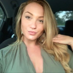 Meet your Posher, Nicole